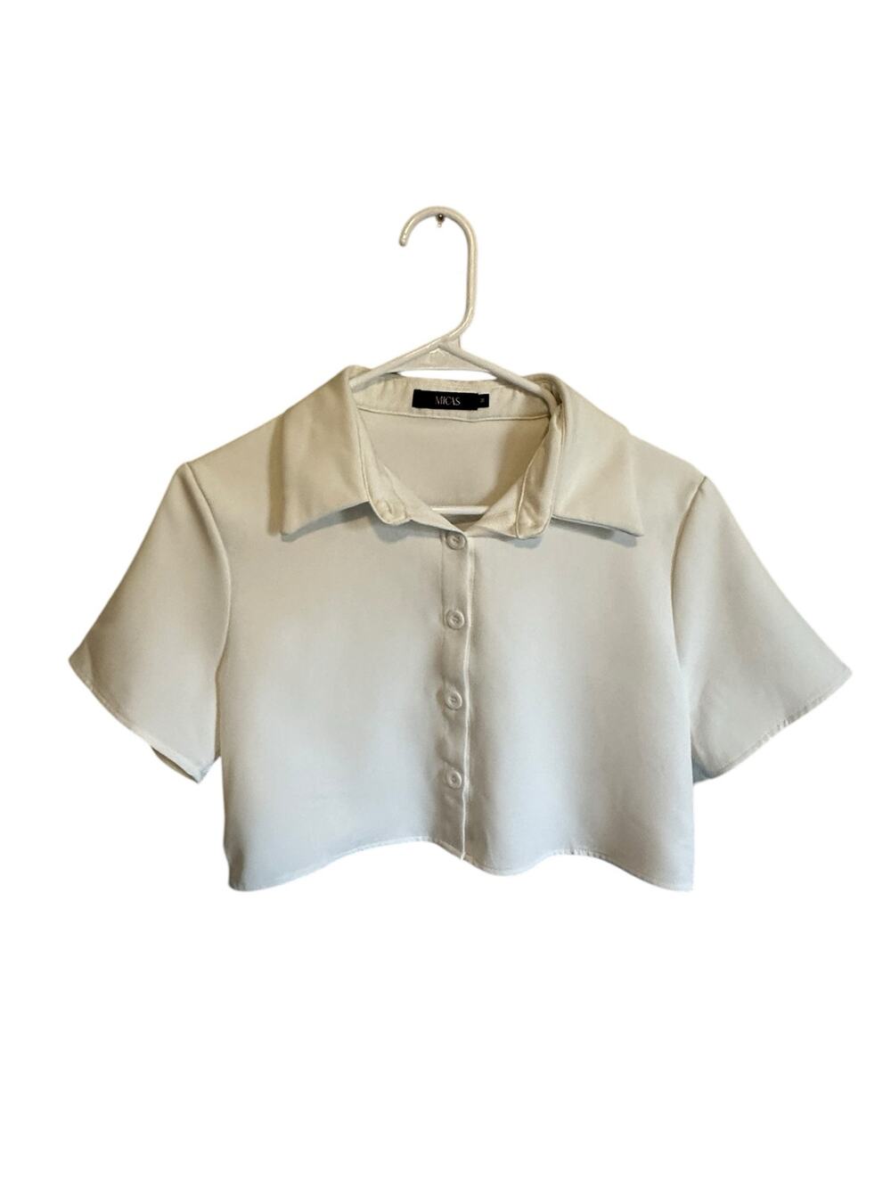 Micas Women's Medium White Cropped Short Sleeve Collared Button Up Blouse